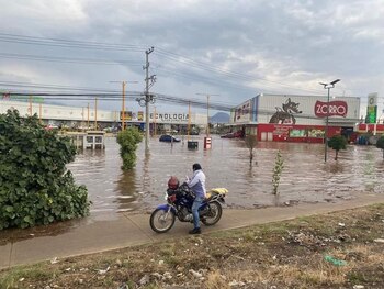 Por las fuertes lluvias, diversas