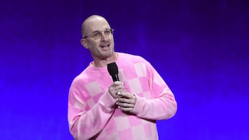 Darren Aronofsky inaugura en Guadalajara ‘Human Nature’, exposición junto a Liqen que le llevó 27 años al cineasta