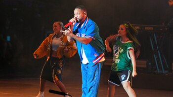 Will Smith muestra su Oscar