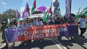 Dirigentes de IU y Podemos reclaman en una marcha a Morón que Andalucía no acoja bases militares de Estados Unidos