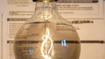 El nuevo sablazo de la luz: se dispara en agosto y empuja el recibo por encima de los 100 € por primera vez en cuatro años