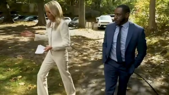 Desronvil recorrió el parque conmemorativo dedicado a Cora, Dawson y Callan Clancy, las tres víctimas de la tragedia de Duxbury. (Fox)