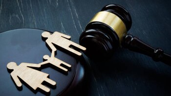 La Justicia catalana confirma que una niña con alergia a la proteína de vaca pasará a custodia compartida pese a la oposición de su madre, que decía que el padre no respetaba la dieta