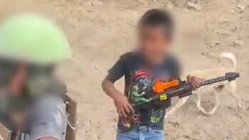 Niños jugando a ser sicarios