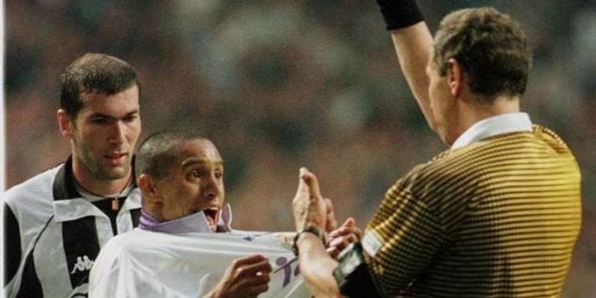 Roberto Carlos reveló que la noche previa al título fue fundamental para el regreso del Real Madrid a la cima de Europa (AP)