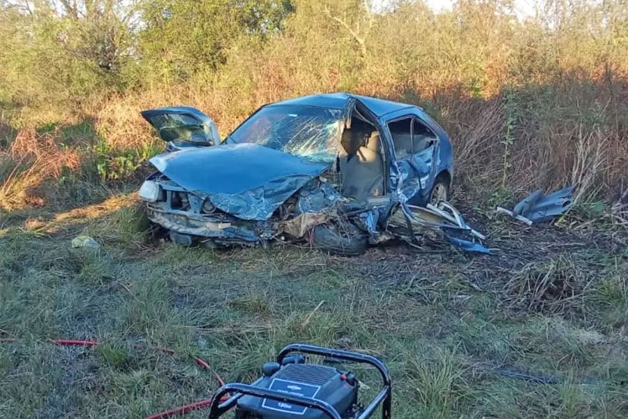 El conductor del automóvil sufrió fracturas en un brazo y en la pierna izquierda (Policía Entre Ríos)