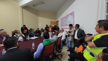 Mesa de trabajo por parte de autoridades del Metro de CDMX. Foto: X/@MetroCDMX.