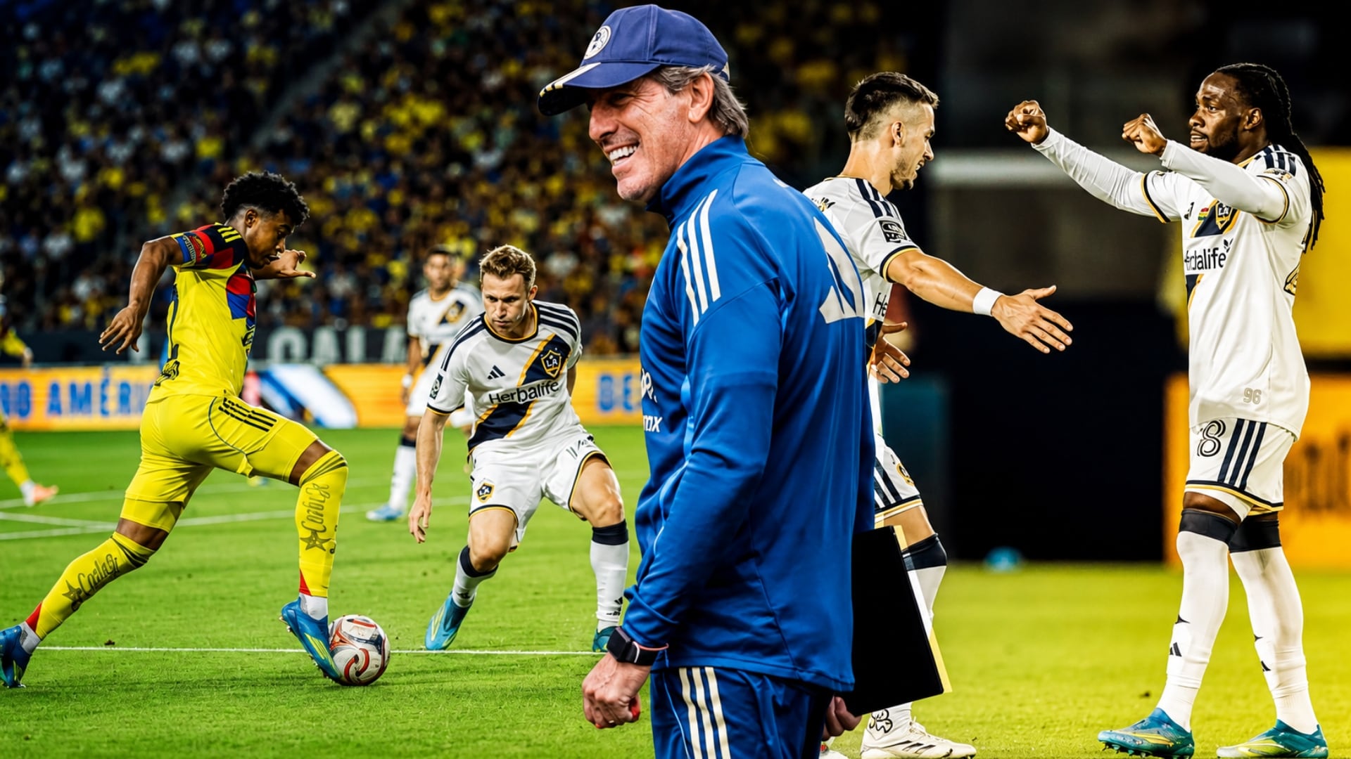 El entrenador de LA Galaxy sonríe mientras jugadores de su equipo y del Club América disputan un partido de fútbol en un estadio. (Instagram: Club América / Facebook: Club América, LA Galaxy)