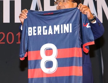 Camiseta de Bergamini. (@CosenzaOfficial/X)
