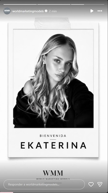 Fotografía en blanco y negro de una mujer con cabello rubio ondulado, enmarcada con estilo polaroid. Texto "BIENVENIDA EKATERINA" y "WMM WORLD MARKETING MODELS"
