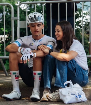 La participación de Romina coincide con el podio de Isaac del Toro, con México presente en ambas ramas del Tour en el mismo año. (X/ @LottoIntermarch)