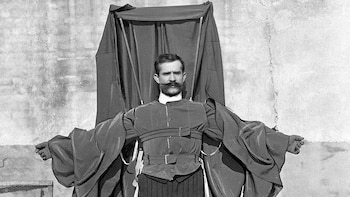 Soñó con volar, cosió su