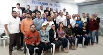 Momento en el que el candidato a la alcaldía de Rionegro, Fernando Tola Valencia presento su movimiento político0 'Primero la Gente', conformado por Belisario Betancur García