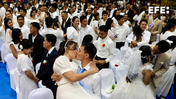 Bodas colectivas, consumismo y advertencias