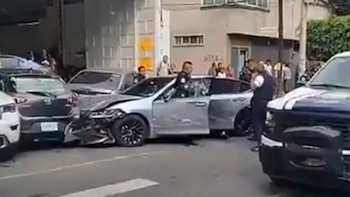 Un extranjero y su acompañante, las víctimas del ataque a balazos contra un auto de lujo en Azcapotzalco
