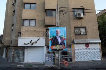 Un banner del candidato Mohsen