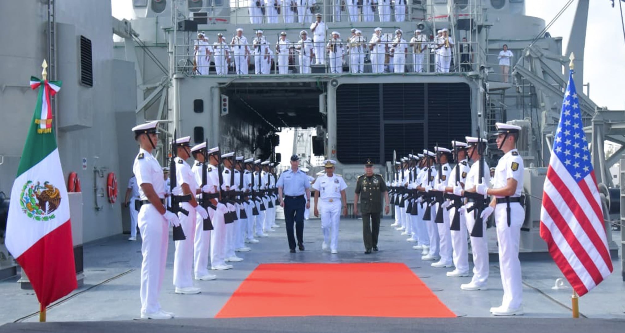 Secretarios de Defensa y Marina se reúnen con el jefe del Comando Norte de EEUU en Veracruz