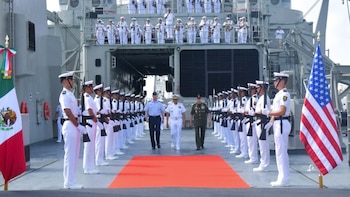 Secretarios de Defensa y Marina se reúnen con el jefe del Comando Norte de EEUU en Veracruz