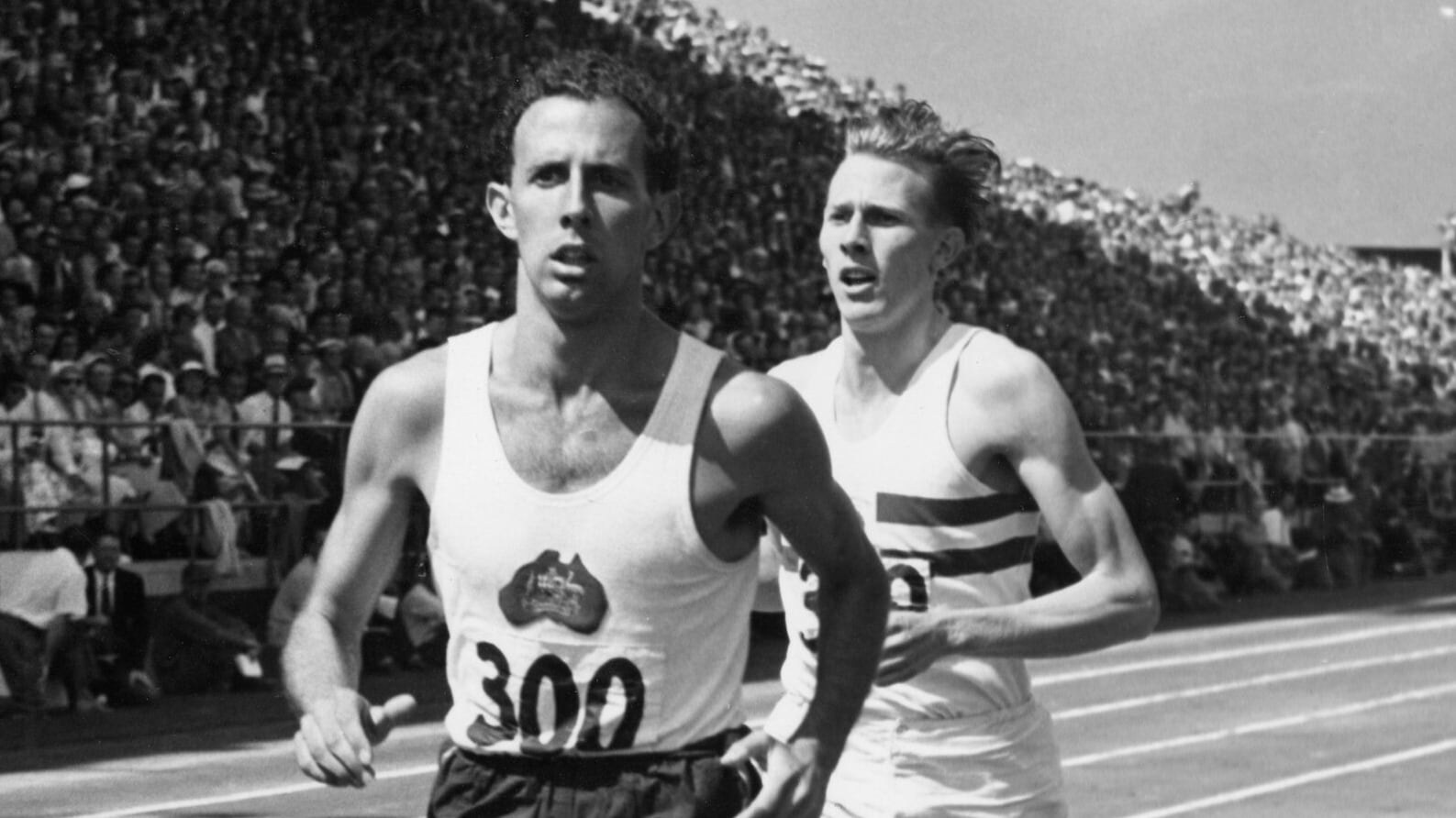 El australiano se detuvo en la tercera vuelta para asistir a Ron Clarke, al que rozó con los clavos, cedió 30 metros y aun así remontó (NYT)