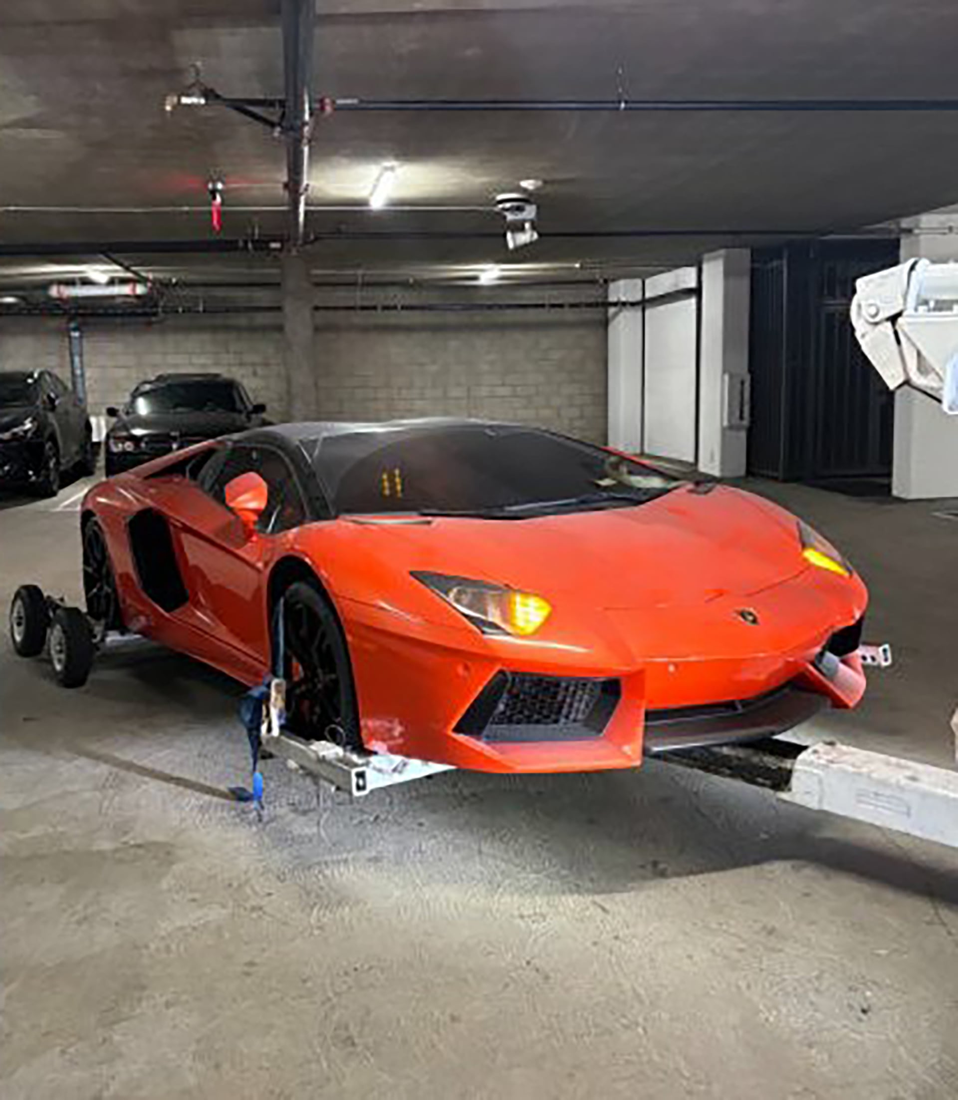 Brandon Taylor y John Ivy fueron arrestados en el condado de Ventura como presuntos cabecillas de una red que robó vehículos por más de USD 1,3 millones (Ventura County Sheriff's Office)