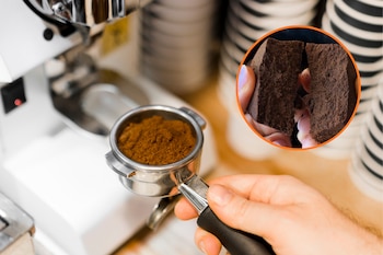 Los discos de café ofrecen información sobre la extracción. (Freepik)