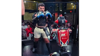 Robot vs influencer