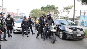 La Policía Nacional Civil inicia operativo Semáforo Seguro con controles en áreas de alto tránsito en ciudad de Guatemala