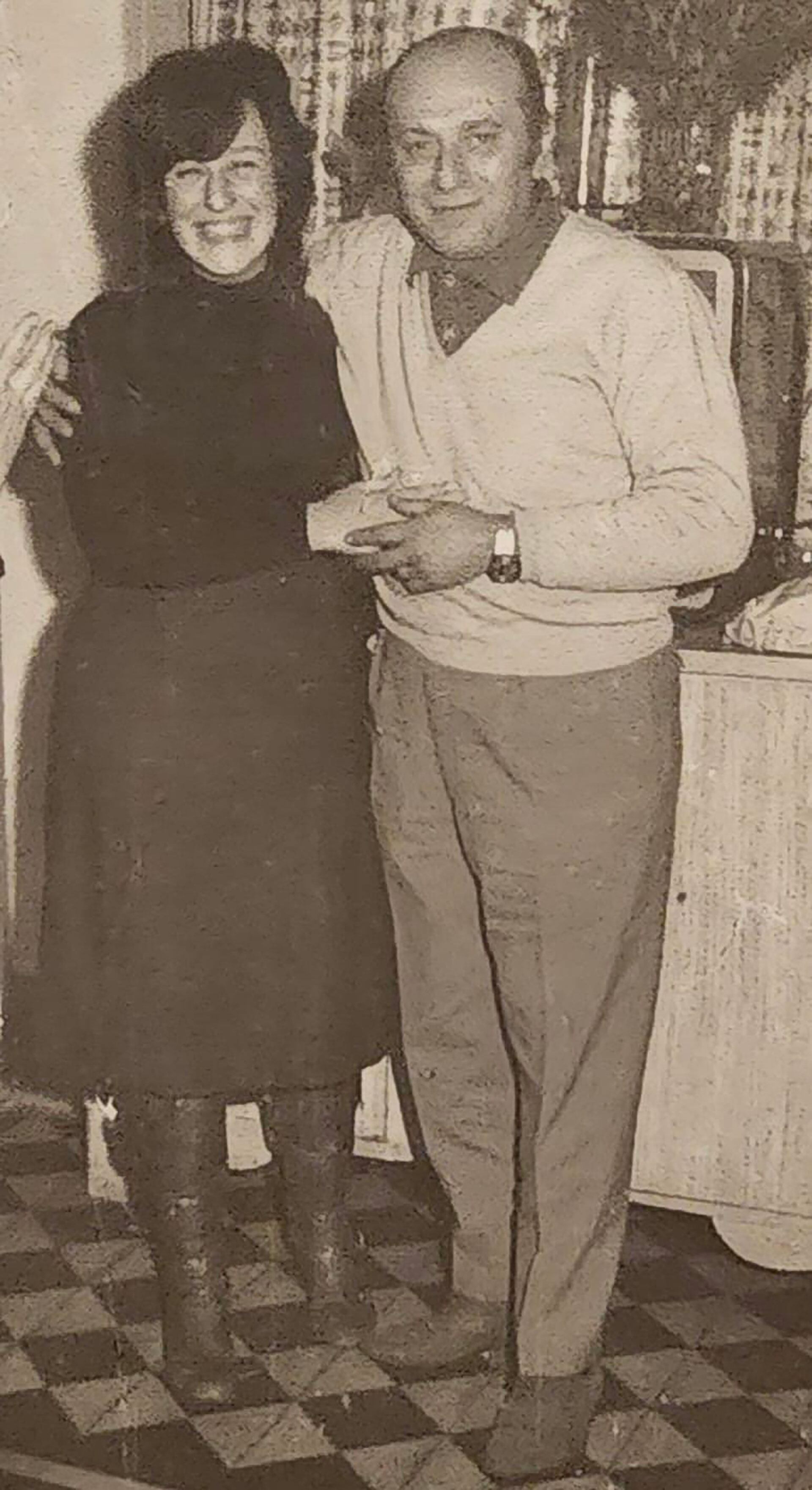 Julia Zenko a sus 12 años, pesando 72 kilos, junto a su padre, Roberto Trzenko