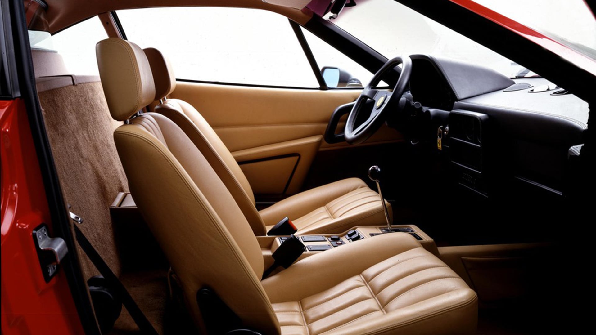 El interior de un coche de alta gama.