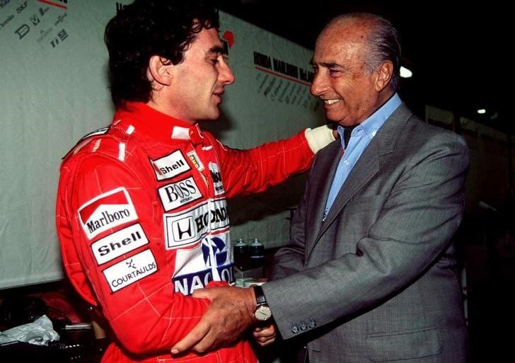 Juan Manuel Fangio junto con Ayrton Senna en septiembre de 1991 (Reuters)