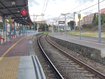 Una parada de cercanías en Avilés, en una imagen de archivo. (Europa Press)