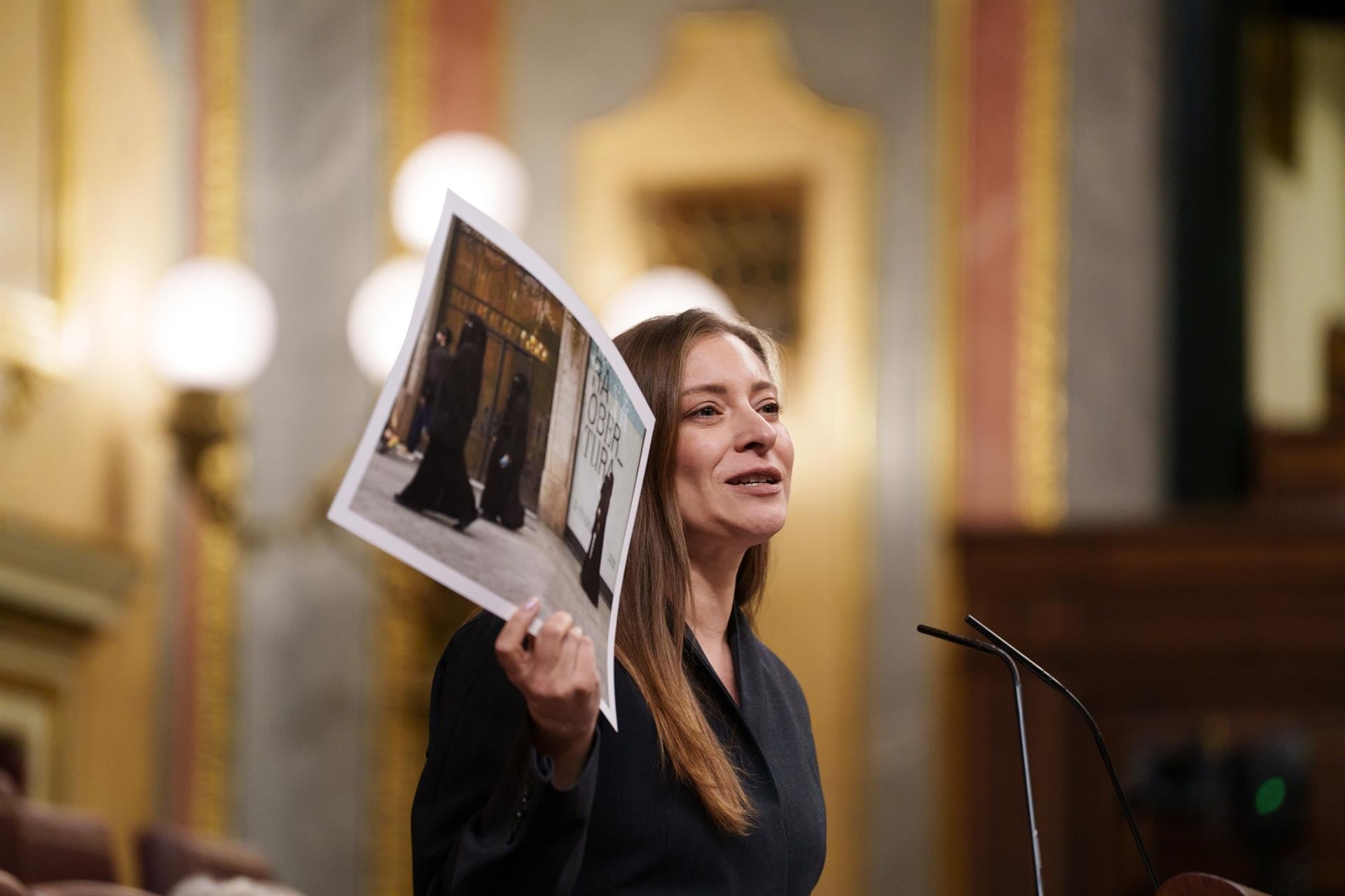 El dilema del burka: la izquierda está desorientada por las dudas entre “opresión” y “libertad” y el PP señala la “seguridad” para esquivar críticas