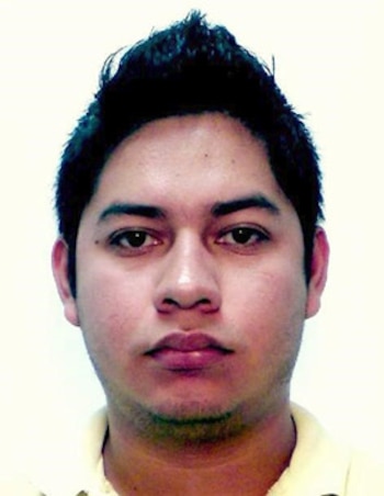 El Tribunal Quinto de Sentencia condenó a Jonathan Alexander Molina a 19 años de prisión en San Salvador por apropiación indebida de vehículo, estafa y falsedad material, además de ordenar una compensación de USD 5,000 a la víctima. (Foto: FGR)