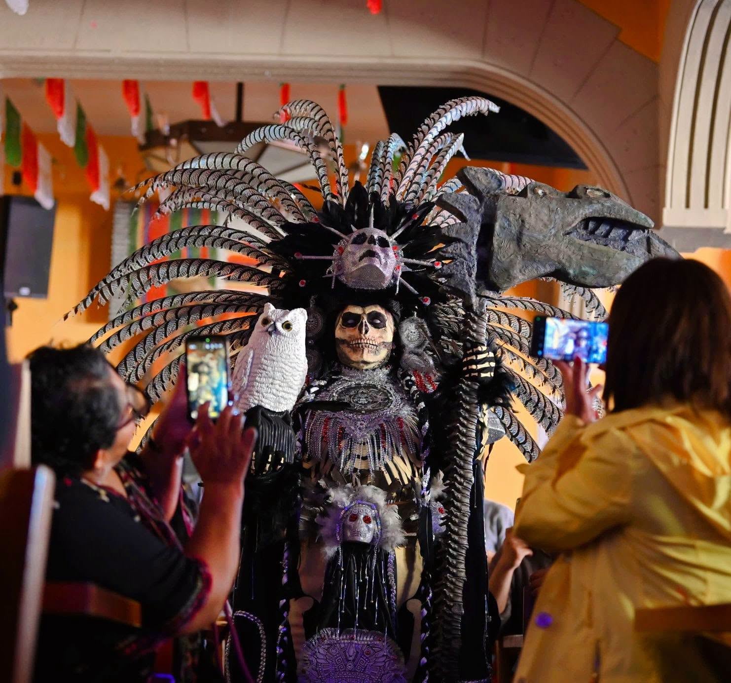La Universidad de Guanajuato será sede del encendido de la ofrenda monumental, mientras el Ascenso de las Almas cerrará las actividades con mensajes enviados al cielo mediante globos, como parte del ritual simbólico. (Facebook Guanajuato Capital)