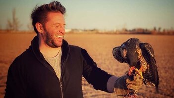 Morales Neumann y su halcón