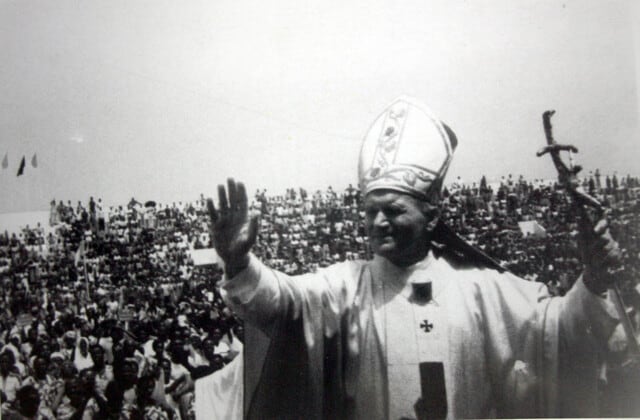 Juan Pablo II en una breve visita a Armero. (Colprensa)