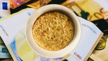 La inflación a través de una tortilla de patatas: el precio de preparar este clásico español ha crecido un 95 % desde 2019
