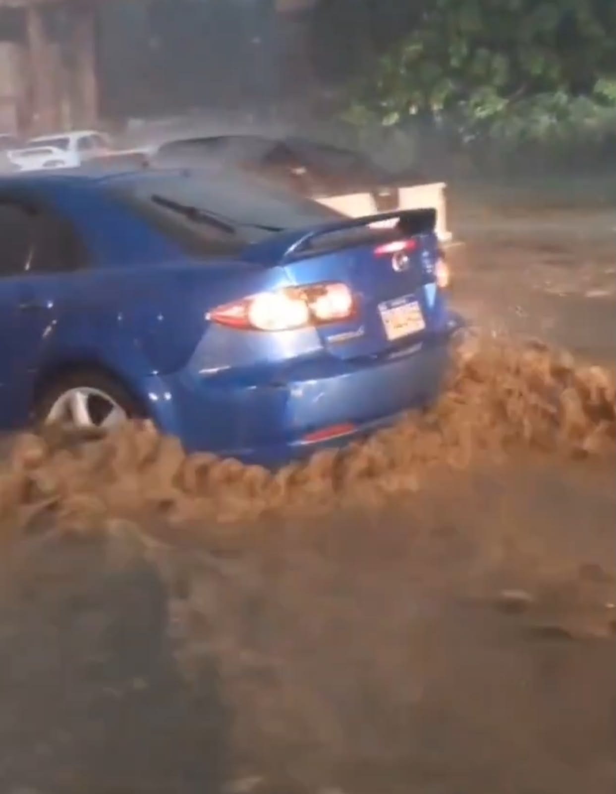 Honduras continúa siendo uno de los países más vulnerables a fenómenos climáticos. Las autoridades advirtieron que las lluvias continuarán durante las próximas horas. (Foto: Redes sociales / captura de video)
