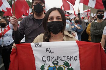 Simpatizante de Keiko Fujimori muestra