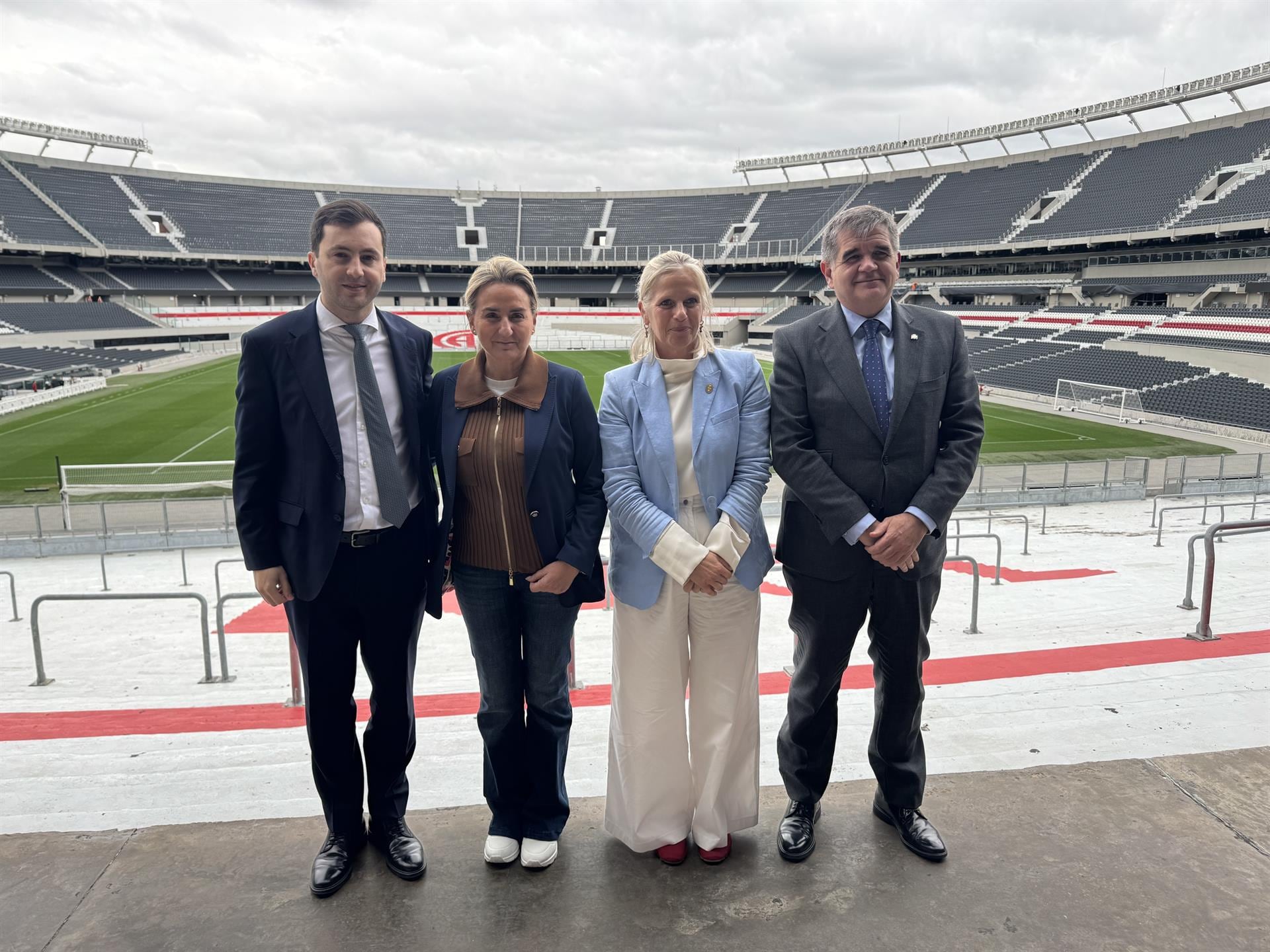 Milagros Tolón visita el Monumental y destaca la educación en el fútbol