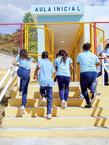 El Ministerio de Educación reducirá el ratio de atención de un profesional por cada 300 estudiantes a uno por cada 150 en el sistema público. (Cortesía: Ministerio de Educación de República Dominicana)