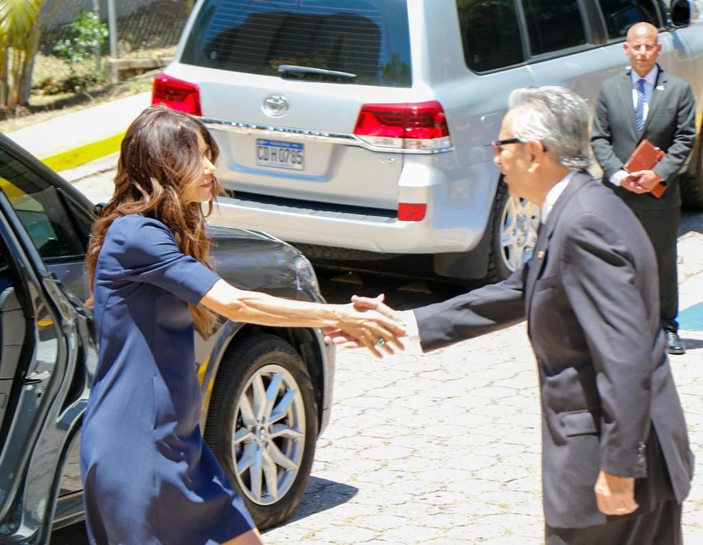 La visita de Noem da seguimiento a los compromisos asumidos en la cumbre del Escudo de las Américas en Miami, destacando la lucha contra redes ilícitas en la región. (Foto cortesía Presidencia de Honduras)