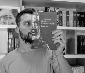 El traductor e intérprete lleva