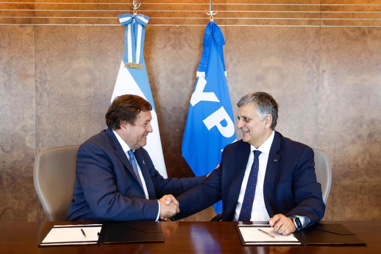 YPF y Río Negro sellaron un acuerdo clave para impulsar el proyecto Argentina LNG