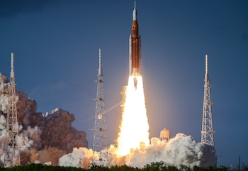 Lanzamiento del cohete de la misión Artemis II hacia la órbita lunar. EFE/EPA/CRISTOBAL HERRERA-ULASHKEVICH