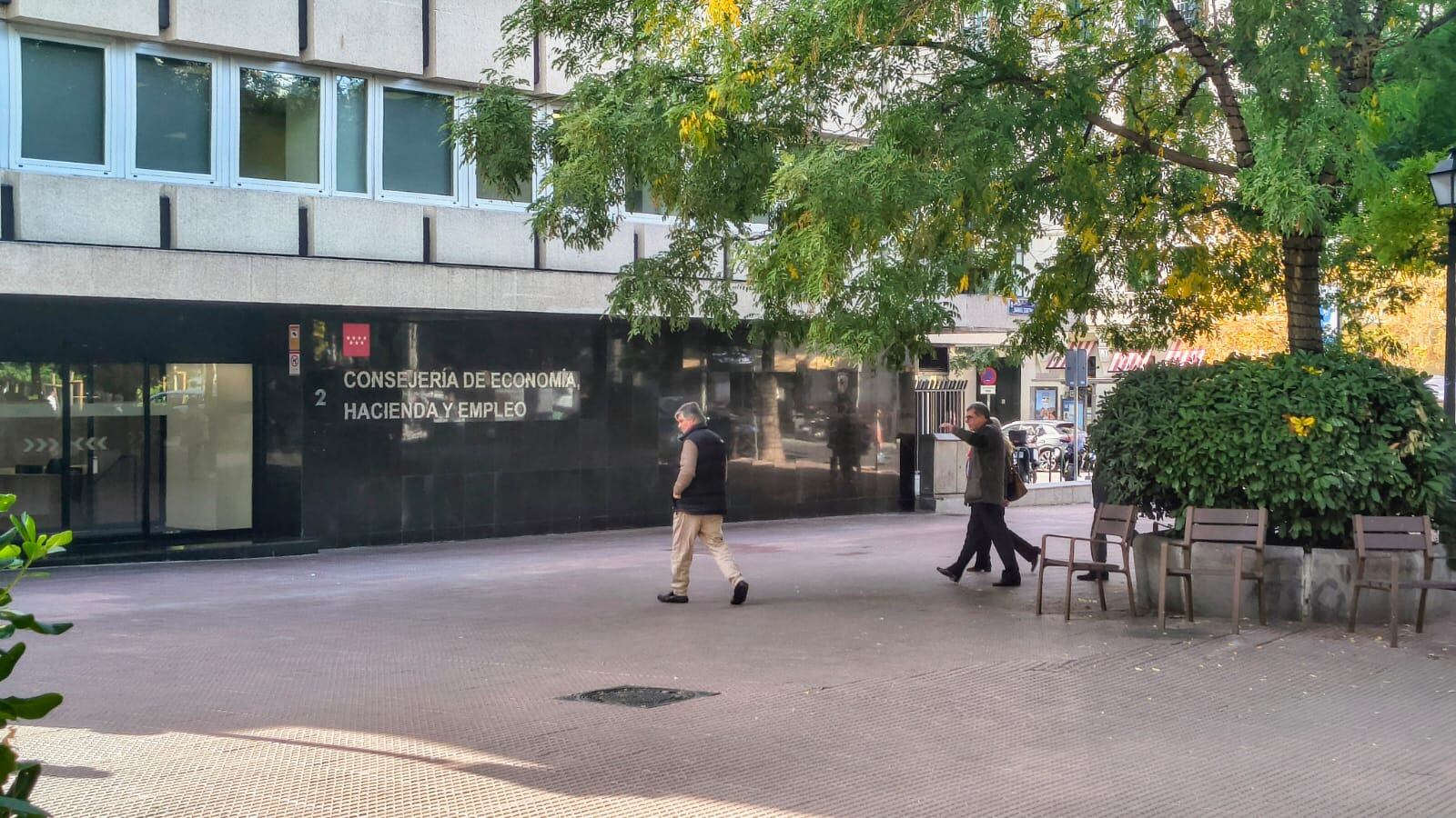 Sede de la Consejería de Economía, Hacienda y Empleo, donde se ubica el departamento de atención al contribuyente