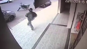 El atacante huyó en su