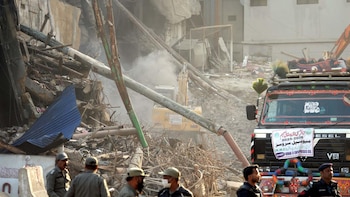 Ascienden a 73 los muertos