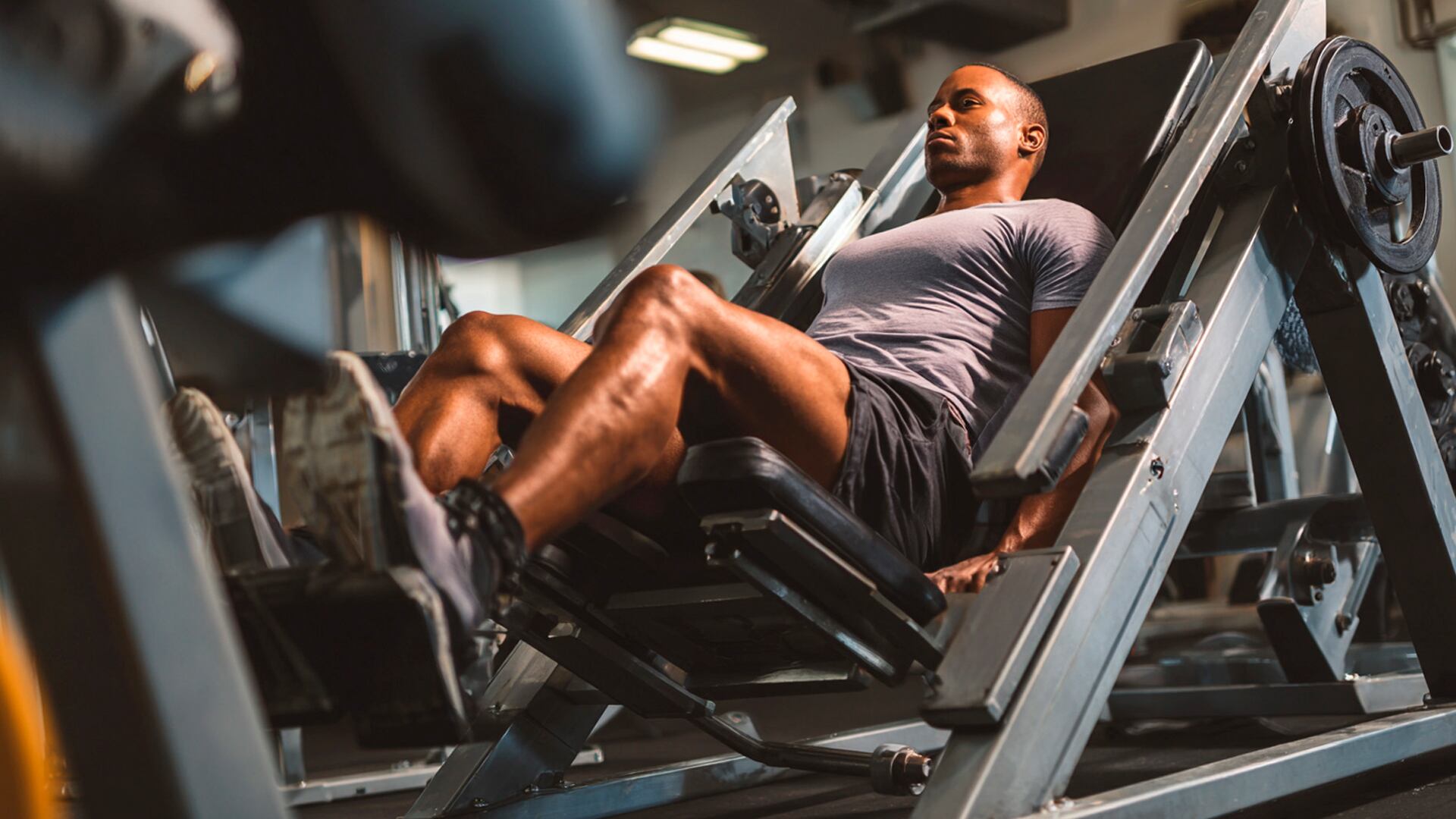 El entrenamiento de fuerza potencia la capacidad del sistema nervioso para enviar impulsos y lograr movimientos más eficientes (Imagen Ilustrativa Infobae)