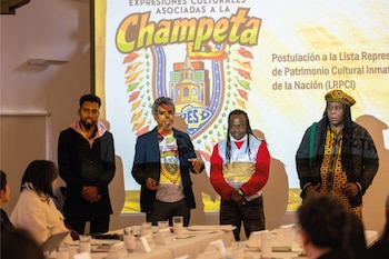 El grupo de portadores expuso